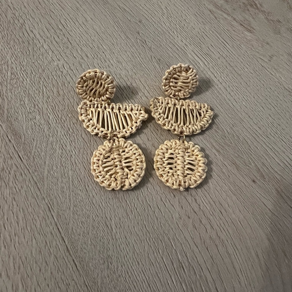 TIERED RATTAN WOVEN EARRINGS